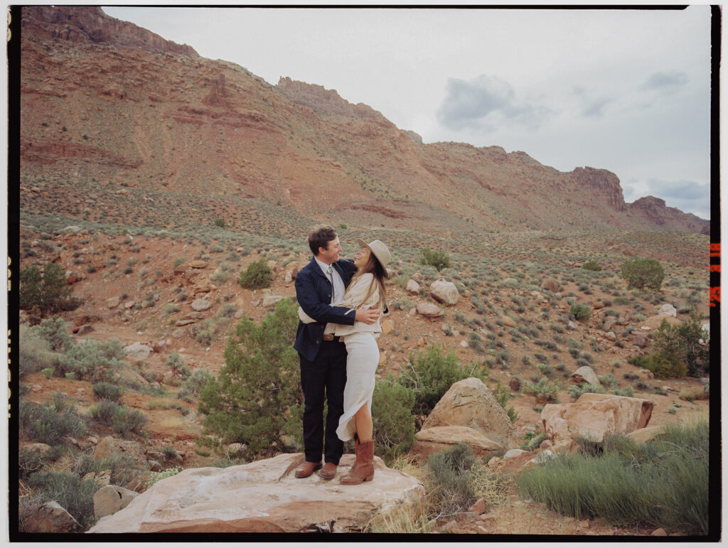 couple hugging in Moab captured on film